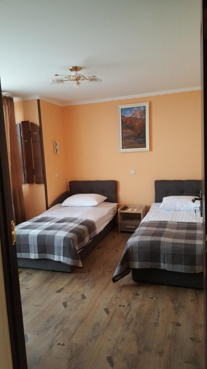 Zatishok Guest House Rakhiv Ngoại thất bức ảnh